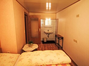 2 عدّة غرف نوم وخدمة الإنترنت