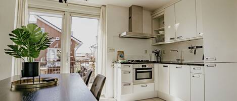 Dishwasher, highchair