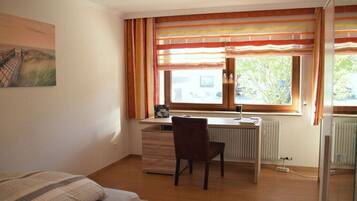 3 bedrooms, iron/ironing board, Internet, bed sheets