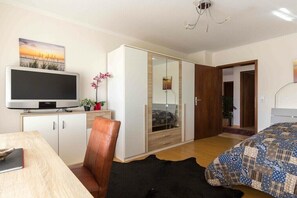 3 bedrooms, desk, iron/ironing board, travel crib - Holiday home with 3 bedrooms (Freudenstadt)