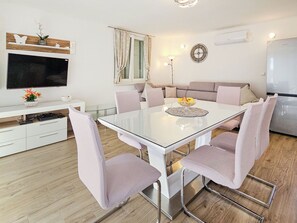 Dining - Vinovac by Interhome (Marina)