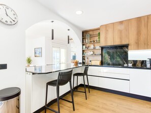 Private kitchen - Belle vue by Interhome (Palau Savardera)