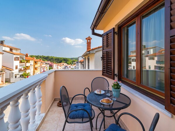 Outdoor dining - Apartment Nicole by Interhome (Pula)