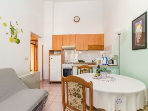 Fridge, microwave, oven, cookware/dishes/utensils