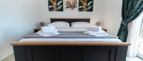 Iron/ironing board, free WiFi