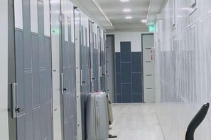 Bar-salon dans le hall