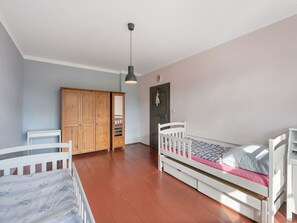 1 bedroom, free WiFi, bed sheets