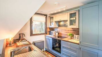 Microondas, horno y lavavajillas