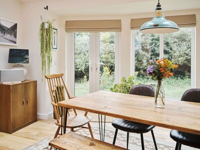 Beautiful private villa for 4 guests with WIFI, TV, pets allowed and panoramic view