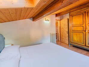 1 habitación y cuna de viaje 