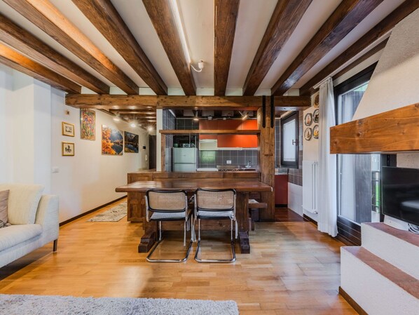 TV - Beautiful apartment for 5 guests with WIFI, TV and patio (Carisolo)