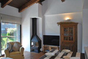 Télévision, cheminée