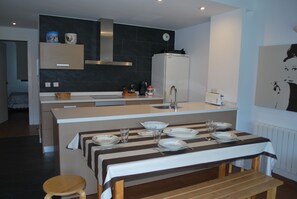 Micro-ondes, four, plaque de cuisson, lave-vaisselle