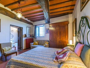 Interior - Wonderful  villa for 12 guests with WIFI, A/C, private pool, hot tub, TV and patio (Greve In Chianti)