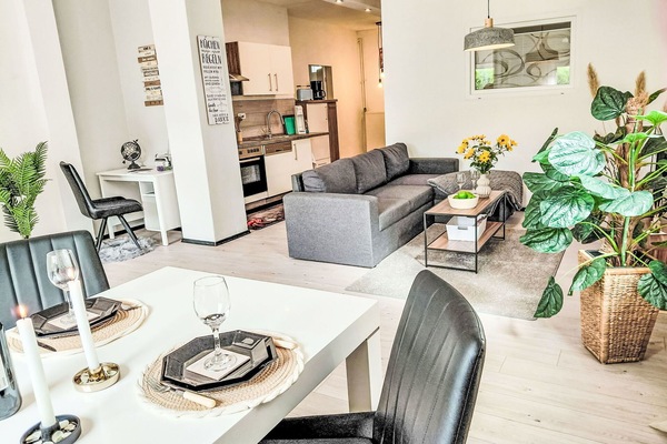 Möbel, Interior Design, Couch, Flooring, Fussboden, Wand, Zimmer, Wohnzimmer, Holz, Decke