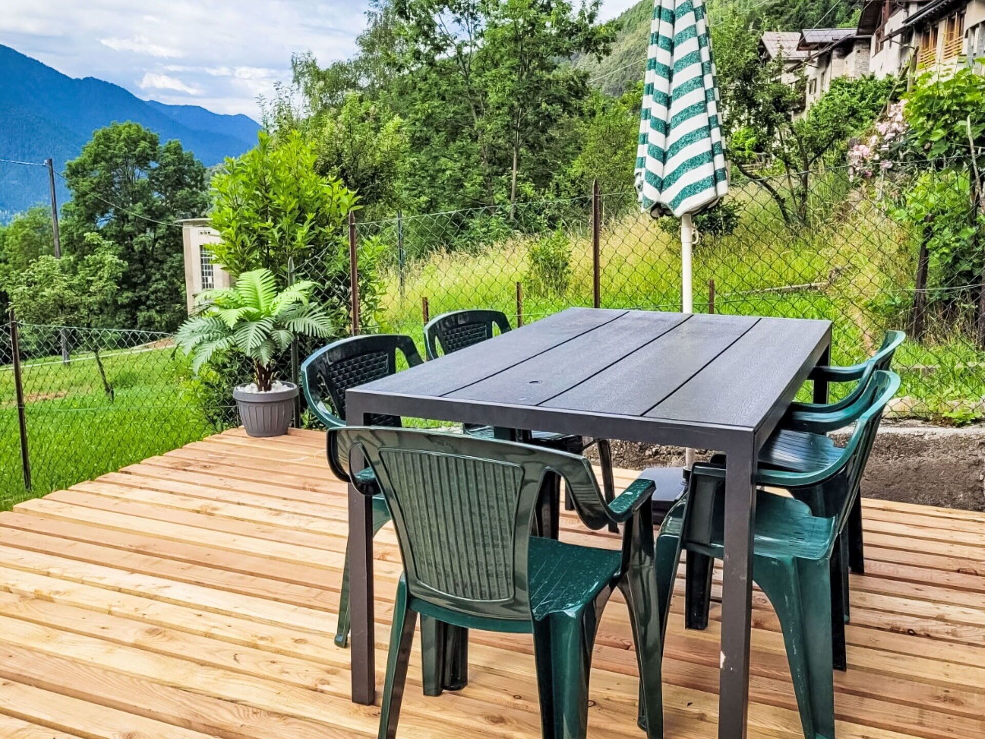 Meubles, Table, Mobilier De Jardin, Chaise, Tableau De Plein Air, Table Cuisine Et Salle A Manger, Chaîne De Montagnes, Ombre, Table De Pique-Nique, Dur