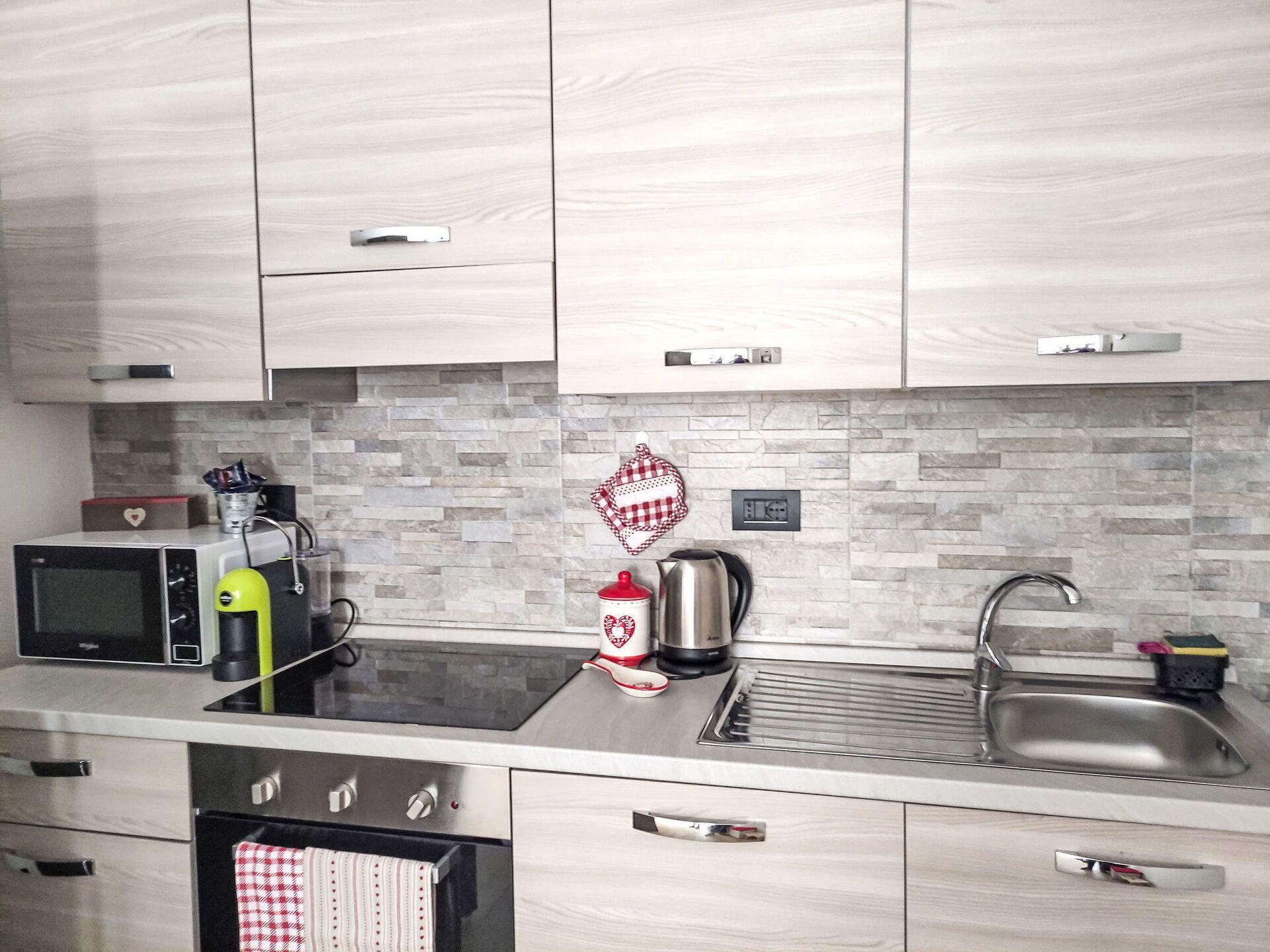 Cuisine, Comptoir, Appareil De Cuisine, Cabinetry, Design Intérieur, Principaux Appliance, Domicile, Sol, Évier, Électroménager