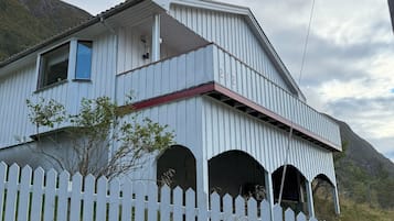 House, 2 Bedrooms | Exterior