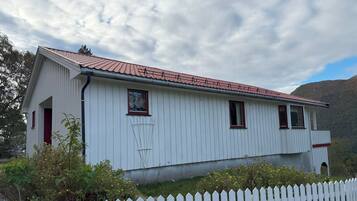 House, 2 Bedrooms | Exterior