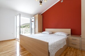 6 bedrooms, travel crib, free WiFi - Modern Villa with Pool (Blato)