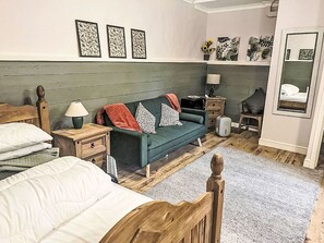 1 bedroom, travel crib