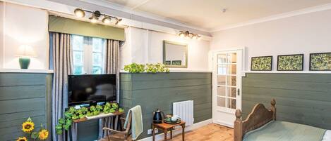 4 Schlafzimmer, Reisekinderbett