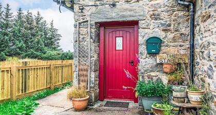 Atemberaubendes alleinstehendes Ferienhaus für 8 Gäste mit W-LAN, TV, Innenhof und Panoramablick