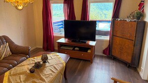 House, 5 Bedrooms | Living room - Spacious House, With Boat, in Beautiful Landscape (Aure)