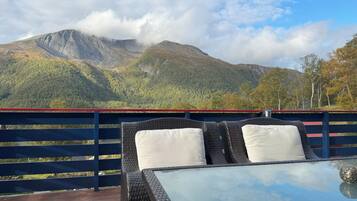 House, 5 Bedrooms | Balcony