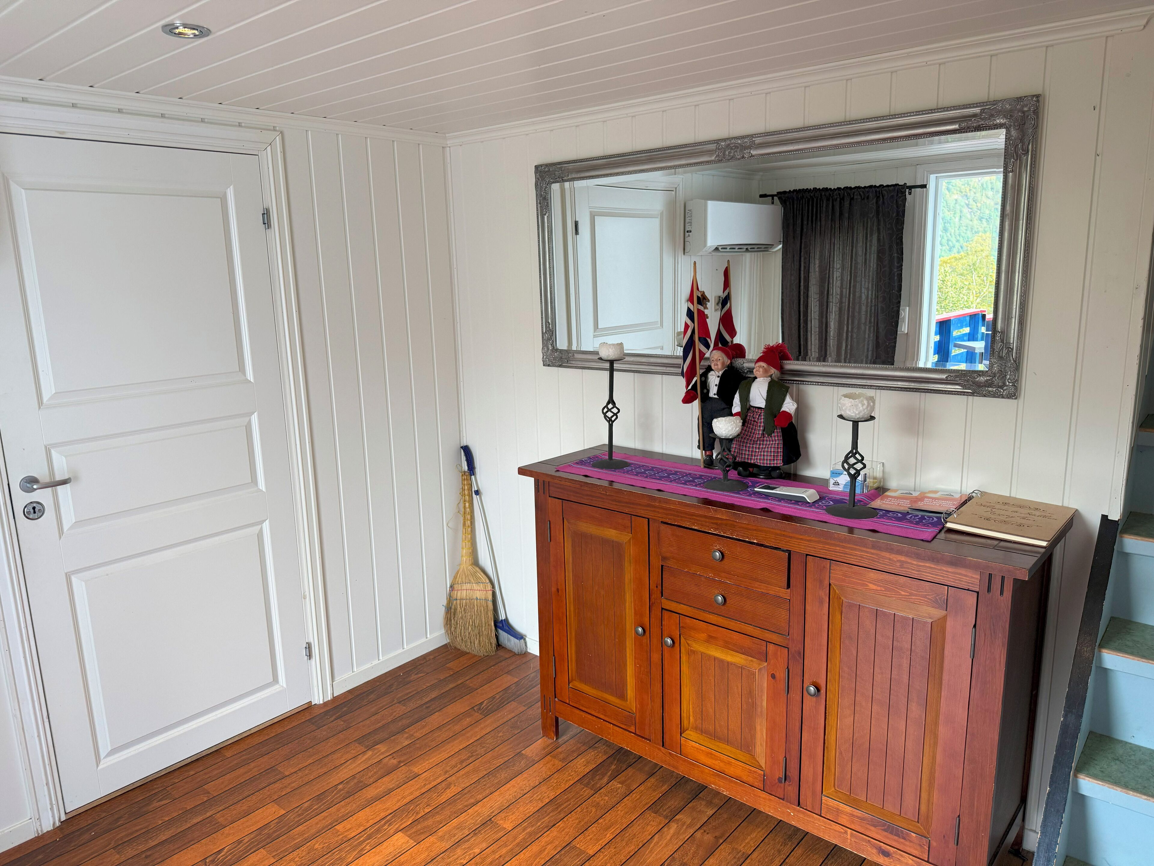 House, 5 Bedrooms | Interior