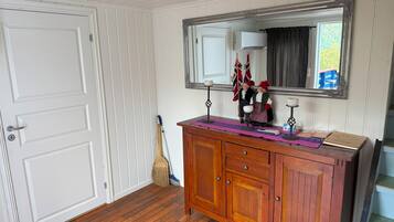 House, 5 Bedrooms | Interior