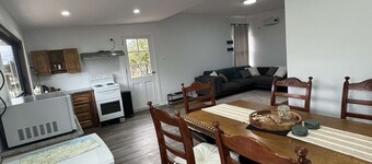 Swansea Coastal Retreat near the sea and IGA