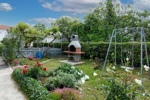 المنطقة المحيطة بالمنشأة