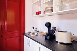 Fridge, stovetop, coffee/tea maker, electric kettle