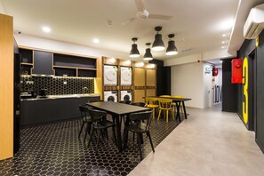 Dining - Upstairs Downstairs Coliving Kampung Pandan (Kuala Lumpur)