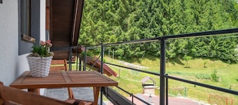 Green Area Apartments Kremžar - Attic Apartment With Balcony
