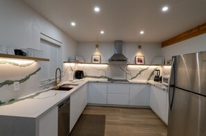 Microondas, parrilla de estufa y lavavajillas 