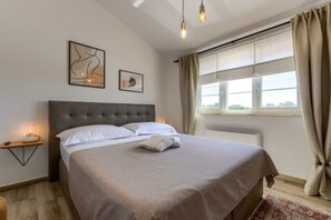 4 bedrooms, iron/ironing board, free WiFi
