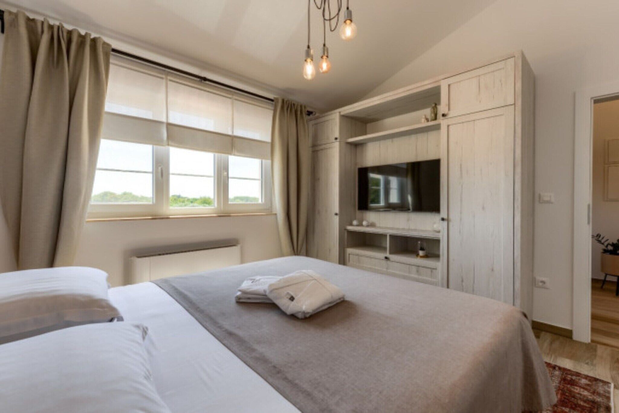 Iron/ironing board, free WiFi