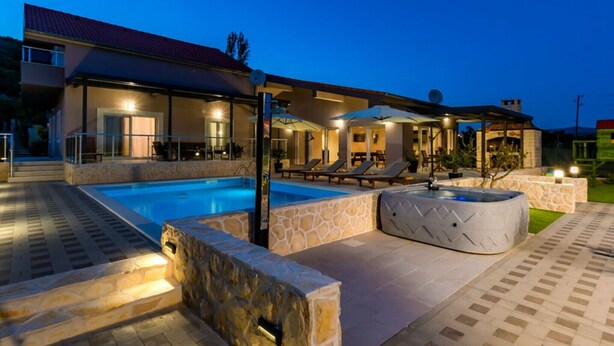 A modern house with a swimming pool, outdoor seating, and a hot tub. - Villa Branka - Villa Tomić Drniš - Siverić (Drnis)
