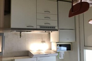 Kühlschrank, Mikrowelle, Ofen