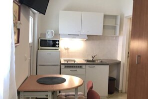 Kühlschrank, Mikrowelle, Ofen