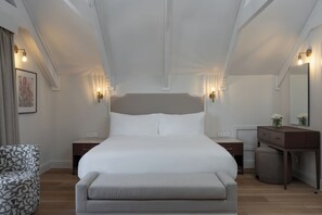 In-room safe, soundproofing, iron/ironing board, free WiFi - Guest House by Morea (Cape Town)