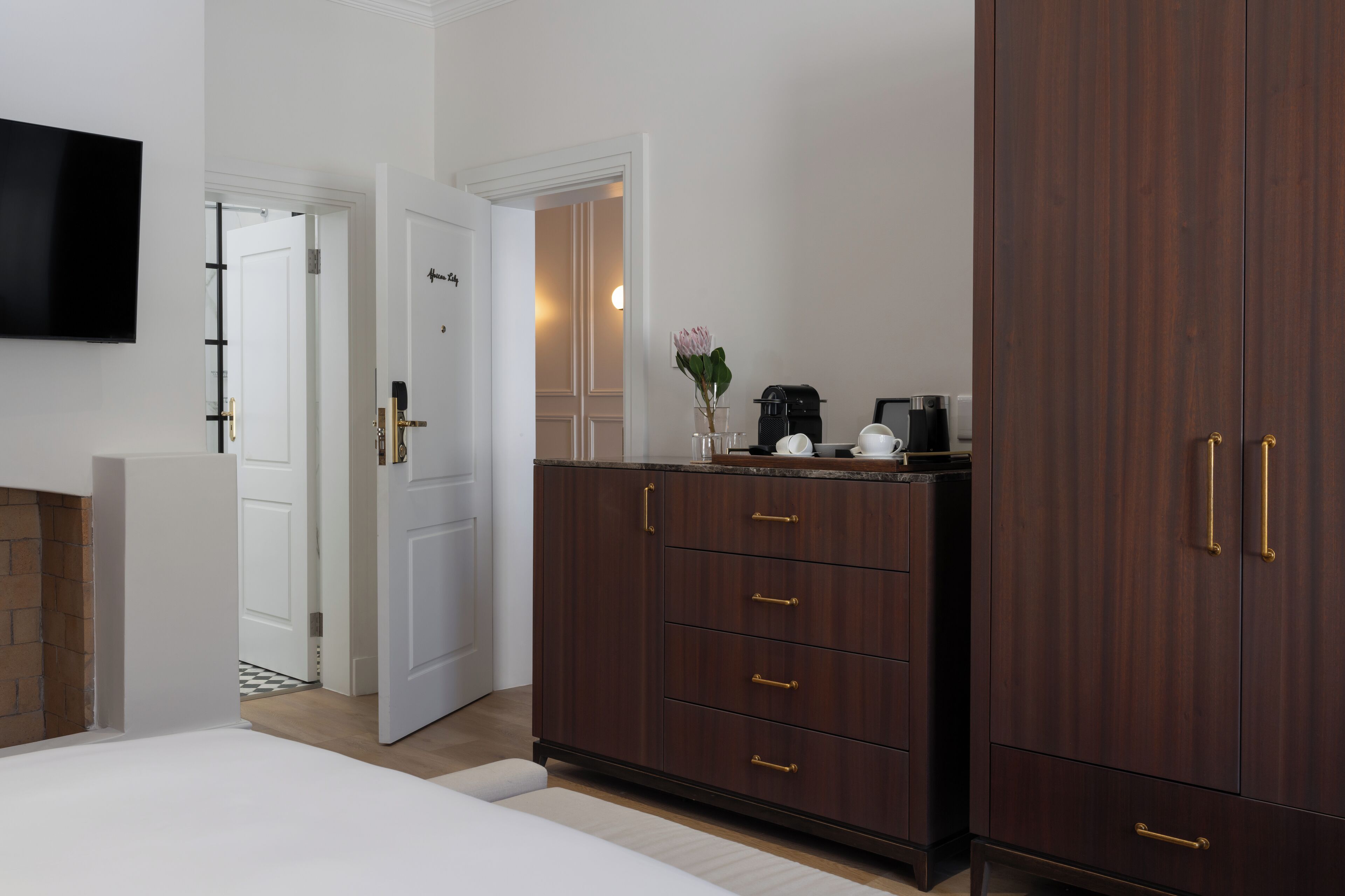 セーフティボックス (室内)、防音設備、アイロン / アイロン台、WiFi (無料)