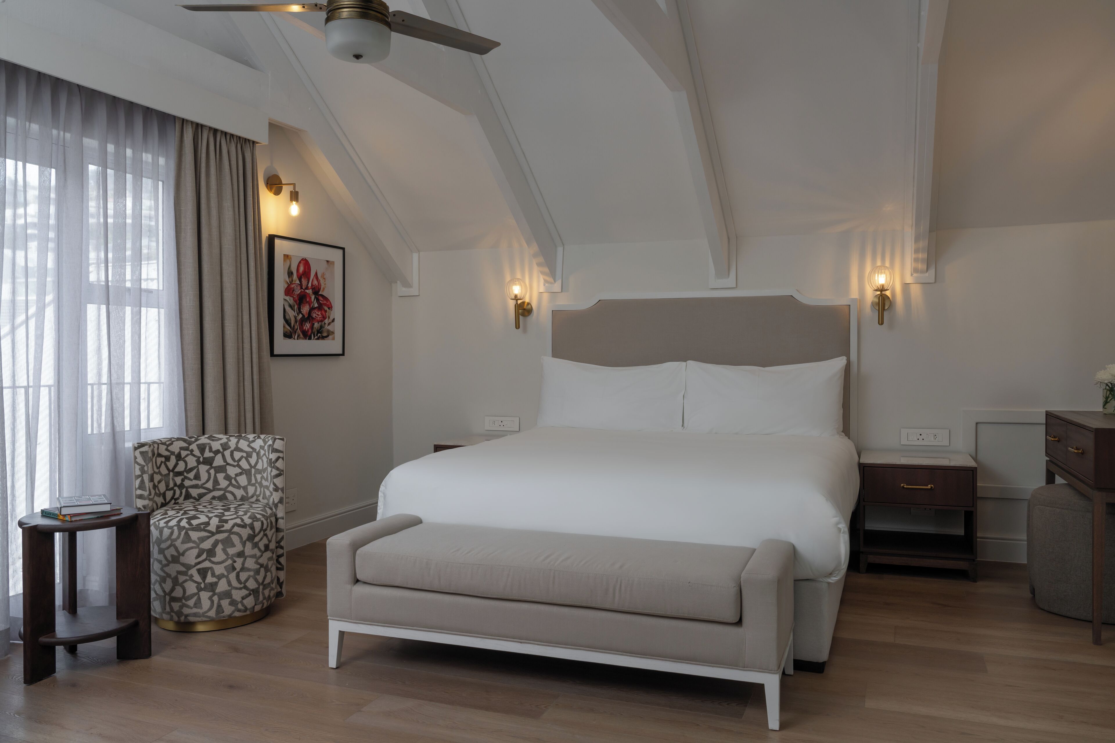 In-room safe, soundproofing, iron/ironing board, free WiFi