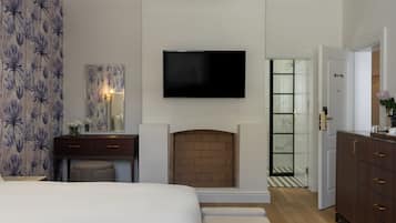 In-room safe, soundproofing, iron/ironing board, free WiFi