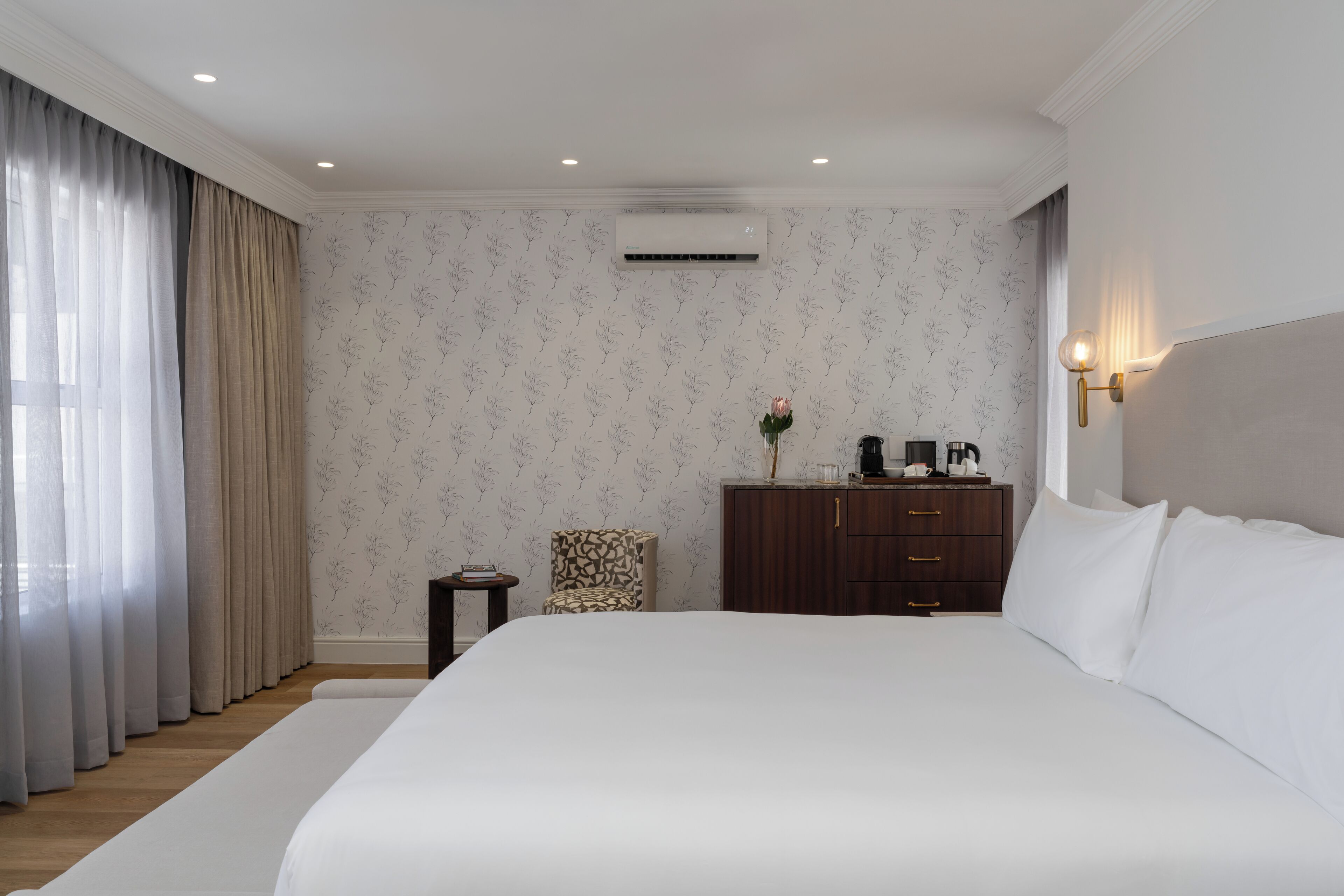 In-room safe, soundproofing, iron/ironing board, free WiFi