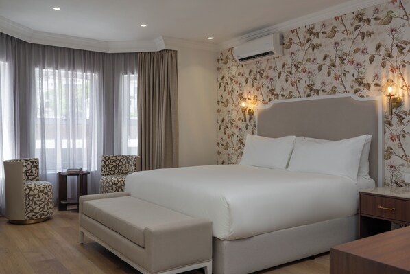 In-room safe, soundproofing, iron/ironing board, free WiFi - Guest House by Morea (Cape Town)