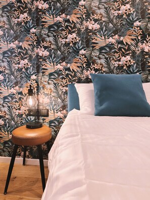 1 bedroom, desk, WiFi, bed sheets