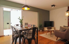 Unclassified image, 4 of 22, button